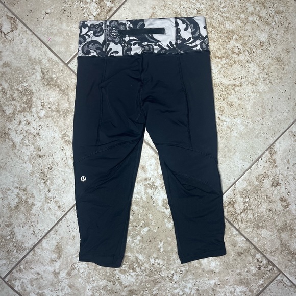 Lululemon Leggings - Floral Waistband & Black - Women’s Size 4 - Picture 2 of 7